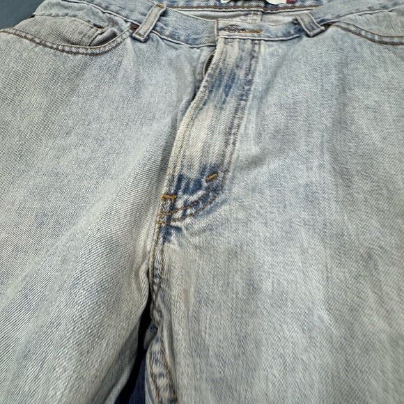 Vintage Levi's Men's Classic Light Blue Straight Jeans - Picture 10 of 16